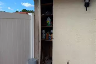 8114 N Oak Trace Way N, Tampa, FL 33634 - Photo 9