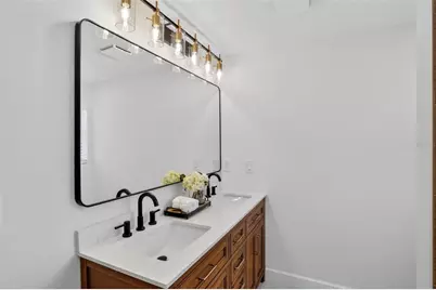 1735 Connecticut Avenue NE, Saint Petersburg, FL 33703 - Photo 13