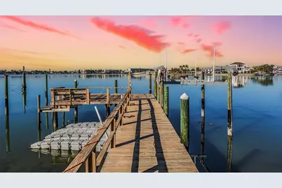 1854 Dolphin Boulevard S, Saint Petersburg, FL 33707 - Photo 3
