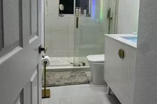 1041 NE 208th St, Miami, FL 33179 - Photo 17