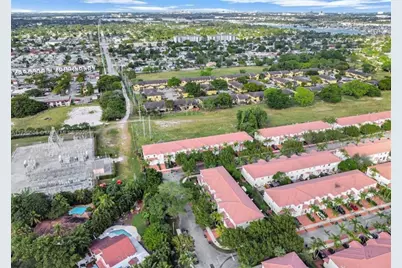 1041 NE 208th St, Miami, FL 33179 - Photo 31