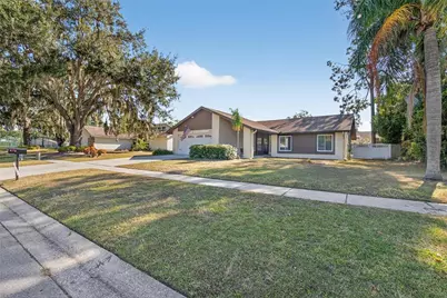 614 Sandalwood Drive, Plant City, FL 33563 - Photo 3