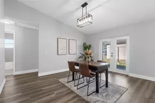 8434 N River Dune St, Tampa, FL 33617 - Photo 9