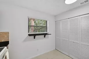 484 Santa Cruz Pl NE, Saint Petersburg, FL 33703 - Photo 9