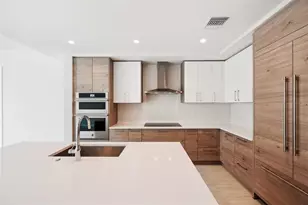 301 1st St S, Saint Petersburg, FL 33701 - Photo 15