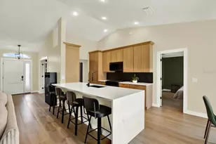 531 Hunter Ln, Bradenton, FL 34212 - Photo 5