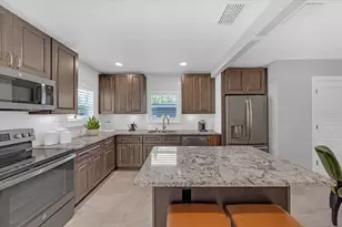 1030 32nd Ave N, Saint Petersburg, FL 33704 - Photo 5