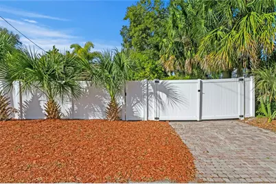 937 5th Street N, Saint Petersburg, FL 33701 - Photo 29