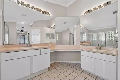 4517 Oak River Circle, Valrico, FL 33596 - Photo 37