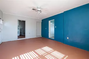 223 94th Ave NE, Saint Petersburg, FL 33702 - Photo 9