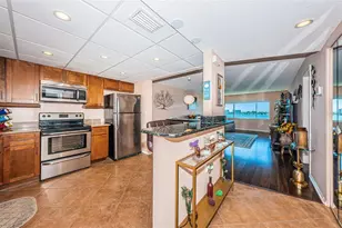 4750 Cove Cir, Saint Petersburg, FL 33708 - Photo 9