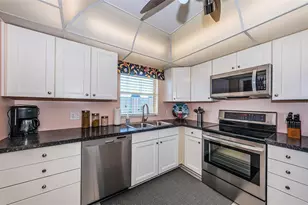4725 Cove Cir, Saint Petersburg, FL 33708 - Photo 9