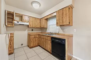 2740 E Dellwood Dr, Eustis, FL 32726 - Photo 11