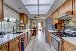 1319 Glengarry Dr, Palm Harbor, FL 34684 - Photo 11