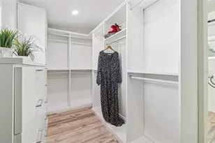 9107 Bay St NE, Saint Petersburg, FL 33702 - Photo 21