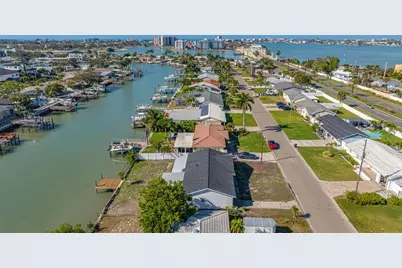 7930 Causeway Boulevard S, Saint Petersburg, FL 33707 - Photo 5