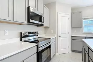 3657 Majestic Dr, Lakeland, FL 33803 - Photo 9