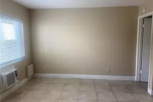 4133 Dolphin Dr, Tampa, FL 33617 - Photo 7