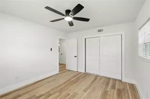 1736 Sharondale Dr, Clearwater, FL 33755 - Photo 19