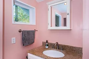 1009 8th St N, Saint Petersburg, FL 33701 - Photo 23