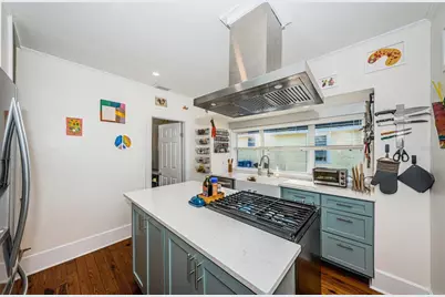 1009 8th Street N, Saint Petersburg, FL 33701 - Photo 5