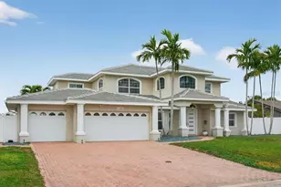 1073 79th St S, Saint Petersburg, FL 33707 - Photo 3