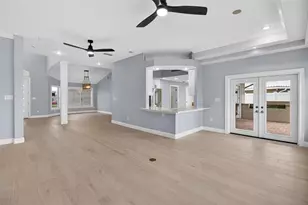 1073 79th St S, Saint Petersburg, FL 33707 - Photo 15