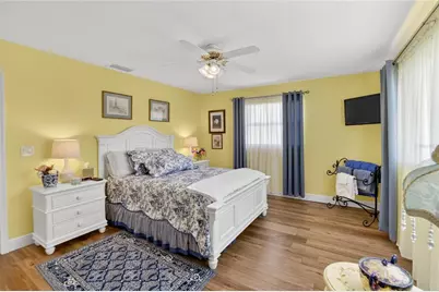 6518 Debbie Lane S, Saint Petersburg, FL 33707 - Photo 47