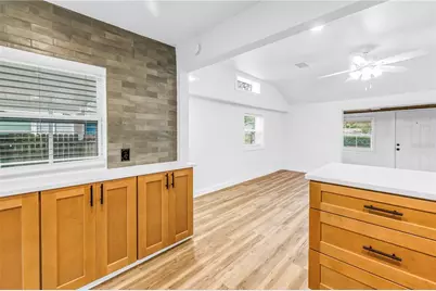 8616 N Orangeview Avenue, Tampa, FL 33617 - Photo 15