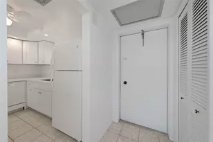 5020 Brittany Dr S, Saint Petersburg, FL 33715 - Photo 7