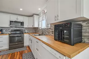 10232 Paradise Dr, Largo, FL 33773 - Photo 17