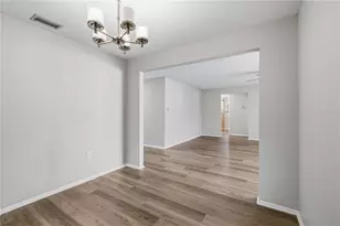 8427 Brandeis Cir E, Sarasota, FL 34243 - Photo 11