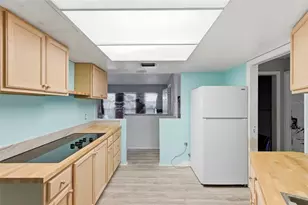 260 13th St N, Saint Petersburg, FL 33705 - Photo 3