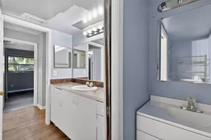 260 13th St N, Saint Petersburg, FL 33705 - Photo 23
