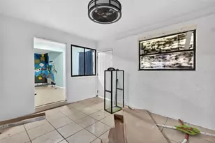 260 13th St N, Saint Petersburg, FL 33705 - Photo 13