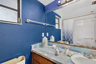 260 13th St N, Saint Petersburg, FL 33705 - Photo 17