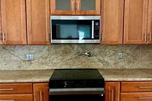 9453 Treasure Ln NE, Saint Petersburg, FL 33702 - Photo 9