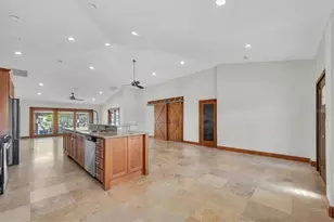 9453 Treasure Ln NE, Saint Petersburg, FL 33702 - Photo 11