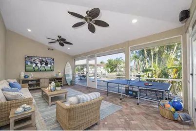 9453 Treasure Lane NE, Saint Petersburg, FL 33702 - Photo 29