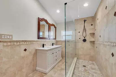 9453 Treasure Lane NE, Saint Petersburg, FL 33702 - Photo 19