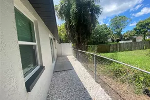 206 St Petersburg Dr E, Oldsmar, FL 34677 - Photo 9