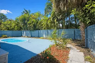 1735 Michigan Ave NE, Saint Petersburg, FL 33703 - Photo 21