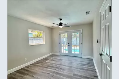 1735 Michigan Avenue NE, Saint Petersburg, FL 33703 - Photo 17