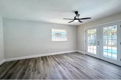 1735 Michigan Avenue NE, Saint Petersburg, FL 33703 - Photo 15