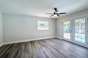 1735 Michigan Ave NE, Saint Petersburg, FL 33703 - Photo 15