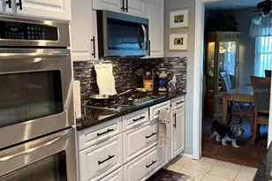 566 E Park Dr, Largo, FL 33771 - Photo 5