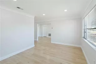 5337 60th St N, Kenneth City, FL 33709 - Photo 3