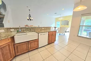 11117 Kapok Grand Cir, Madeira Beach, FL 33708 - Photo 5