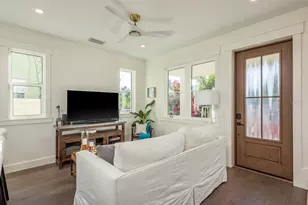 927 6th St N, Saint Petersburg, FL 33701 - Photo 3