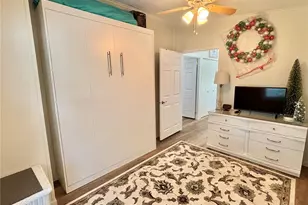 7106 Americana Dr NE, Saint Petersburg, FL 33702 - Photo 17